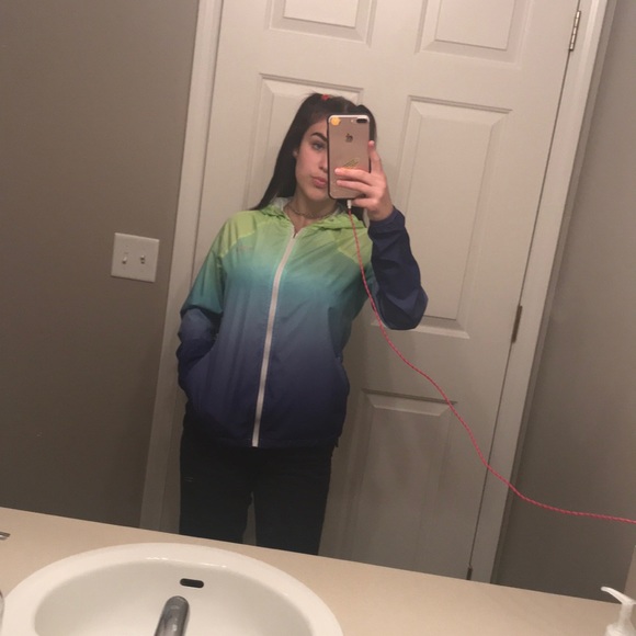 Ombré color windbreaker - Picture 3 of 4